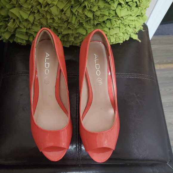 Shoes - Picture 6 of 7